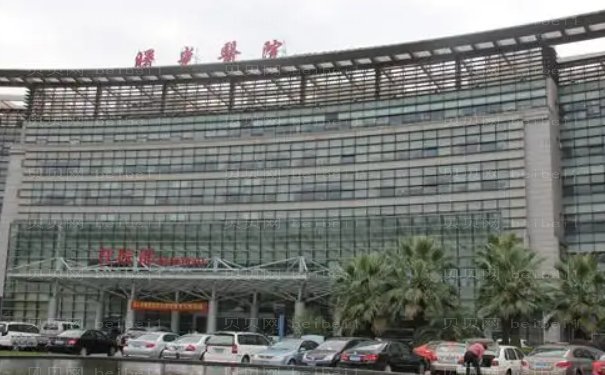 上海曙光医院隆胸专家介绍