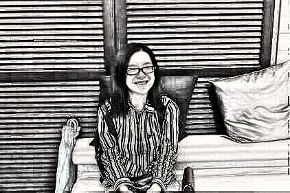 眼镜女孩的新生:眼鼻整形手术的魔力