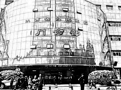 陕西人民医院隆胸哪个医生靠谱？伍航利隆胸收费高吗？