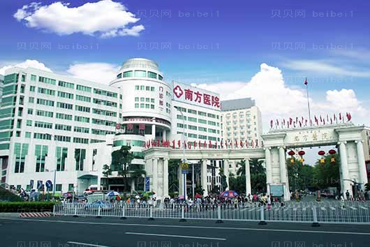 广州假体丰臀整形当地医生介绍公布
