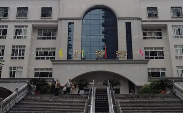 乐山胸部整形前八位医生介绍