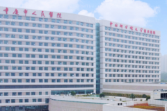 重庆哪些实力口腔医院可以做全瓷牙种植？