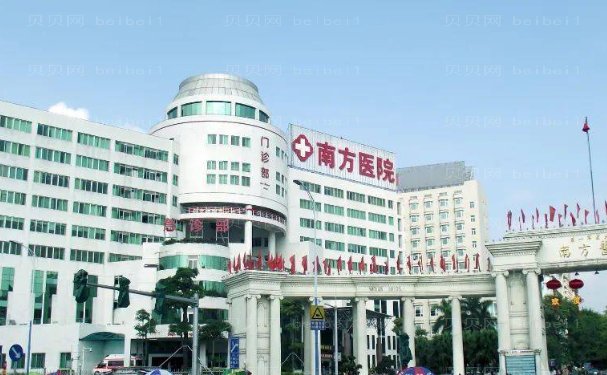 广州做玻尿酸隆胸哪个医生好